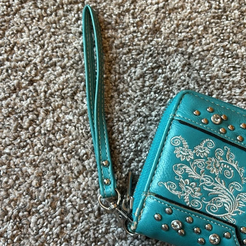 Wristlet/clutch